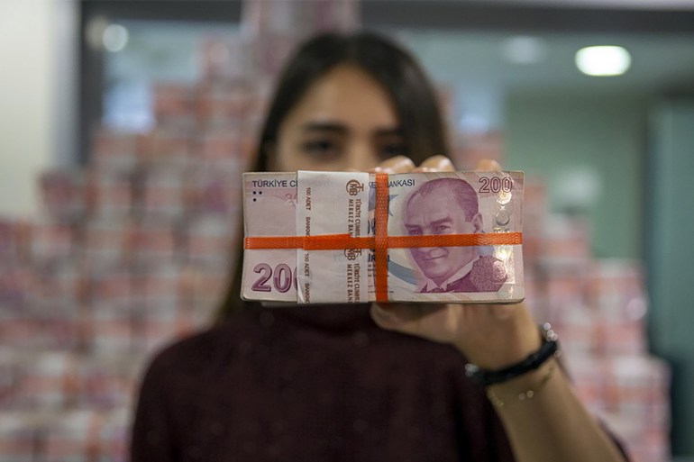عملة تركية المصدر مركز سيتا للأبحاث