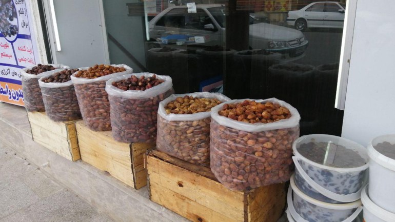 غلاء التمور في الأهواز في ظل تزاید صادراتها بسبب فقدان العملة الوطنیة قیمته