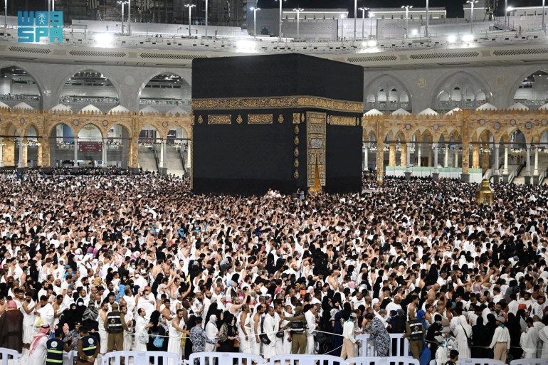 General view of Muslims performing Umrah at the Grand Mosque on the eve of 27th Ramadan, during the holy month of Ramadan, in the holy city of Mecca, Saudi Arabia, April 5, 2024. Saudi Press Agency/Handout via REUTERS ATTENTION EDITORS - THIS PICTURE WAS PROVIDED BY A THIRD PARTY