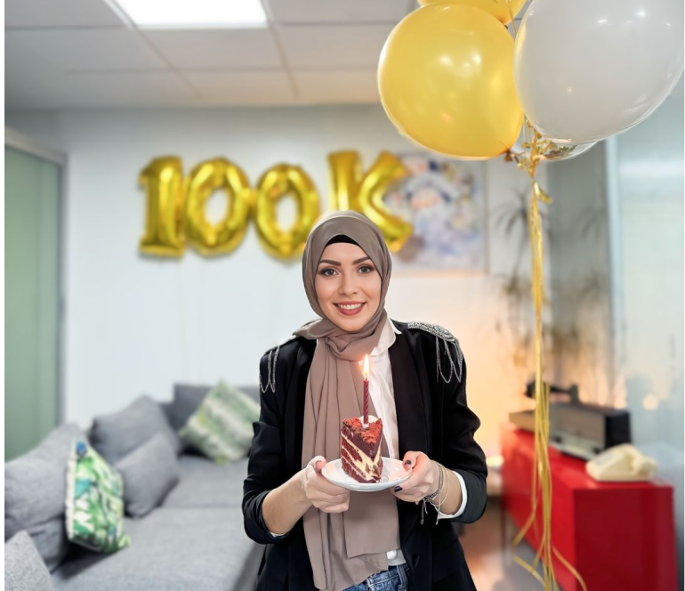 احتفاء المؤثرة الافتراضية المغربية "كنزة" بوصولها إلى 100 ألف متابع على إنستغرام