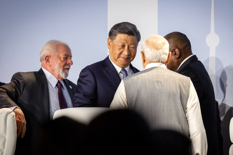 epa10817177 (L-R) Brazilian President Luiz Inacio Lula da Silva, Chinese President Xi Jinping, Indian Prime Minister Narendra Modi and South African President Cyril Ramaphosa speak as they attend the Friends of BRICS Leaders dialogue during the 15th BRICS Summit, in Johannesburg, South Africa, 24 August 2023. South Africa is hosting the 15th BRICS Summit, (Brazil, Russia, India, China and South Africa), as the groups economies account for a quarter of global gross domestic product. EPA-EFE/YESHIEL PANCHIA
