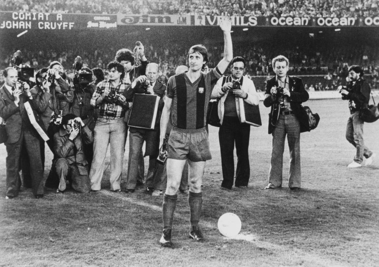 Photographers gather around the halfway line as Johan Cruyff (1947 - 2016) from the Netherlands and Forward for Barcelona Football Club waves farewell and goodbye to the fans before his final game for Barcelona against former club AFC Ajax on 28th May 1978 at the Camp Nou football stadium in Barcelona, Spain. (Photo by Central Press/Hulton Archive/Getty Images).