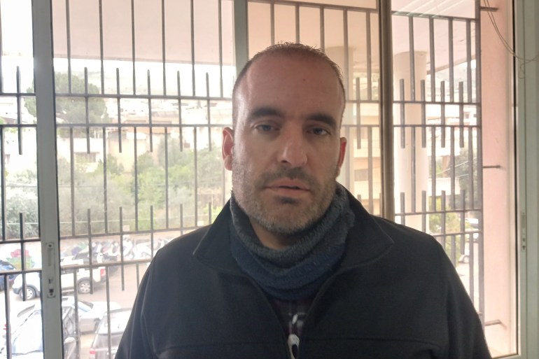 السيد وافي عربي مواطن من قضاء راشيا تقرير التهريب عبر الحدود اللبنانية السورية جهة سفوح جبل الشيخ. خاص الجزيرة نت