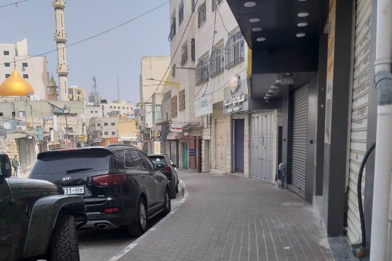 - فلسطين-الخليل- إضراب شامل تضامنا مع غزة-7 أبريل 2025 - الجزيرة نت
