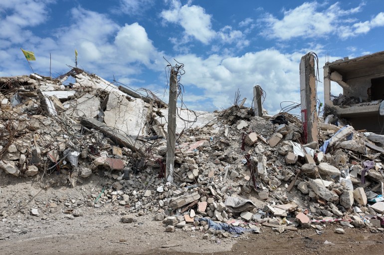 محال تجارية دمرتها إسرائيل بالكامل في المنصوري (الجزيرة)