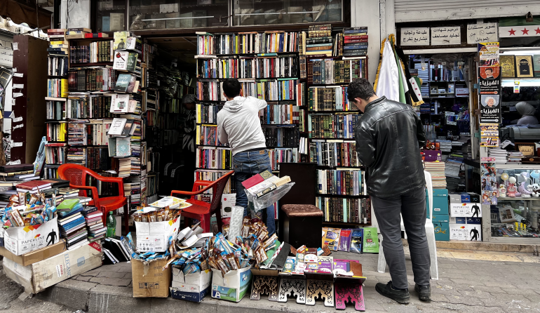 ملامح من حركة سوق الكتاب في دمشق ... تجمّعات أدبية ووفرة العناوين