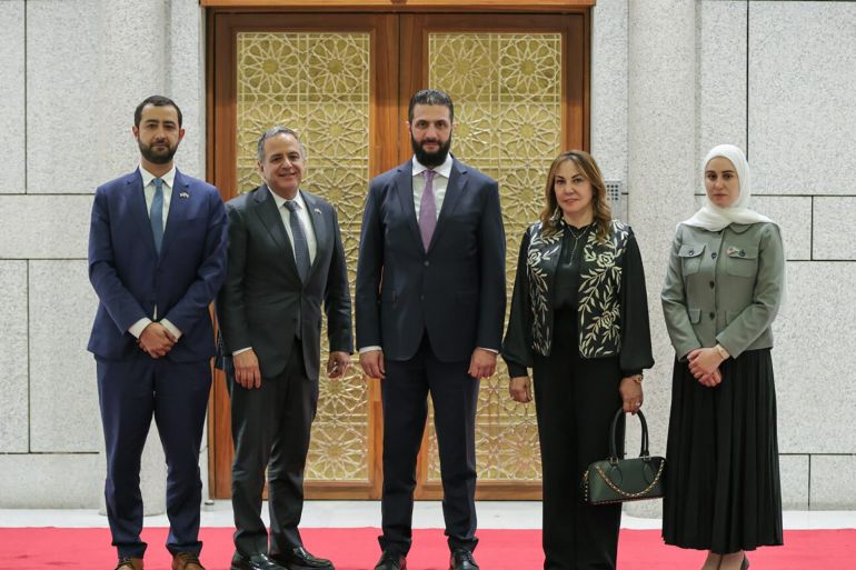 Damascus, SANA-President Ahmad al-Sharaa met on Friday a delegation from the United States of America headed by businessman Jonathan Bass, at the People’s Palace. وكالة الأنباء السورية