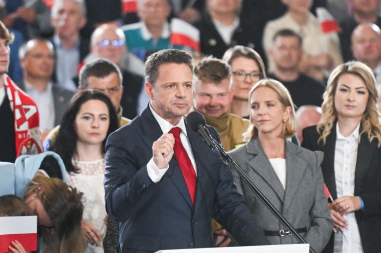 SANDOMIERZ, POLAND - MAY 18: The Mayor of Warsaw and the Civic Coalition (KO) presidential candidate, Rafal Trzaskowski and his wife Malgorzata celebrate the exit polls results during the first round of the presidential elections on May 18, 2025 in Sandomierz, Poland. The election is seen as a test of whether the government, with its centrist parliamentary coalition, can overcome the right-wing populism embodied by the Law and Justice Party, which has held the presidency since 2015. Exit polls give 30.8 % for Rafal Trzaskowski and 29.1% for Karol Nawrodzki. (Photo by Omar Marques/Getty Images)