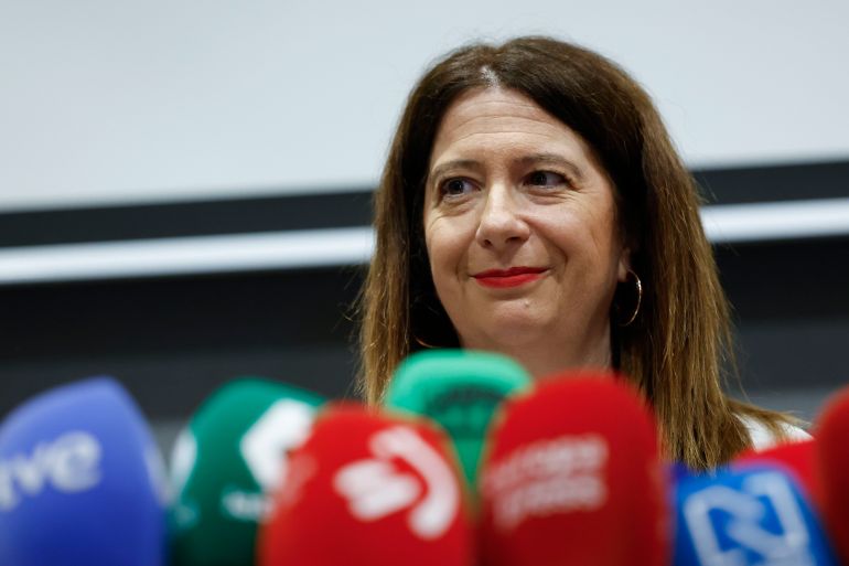 epa12154280 Spanish journalist and socialist activist Leire Diez addresses the media in Madrid, Spain, 04 June 2025, after requesting to be discharged from the Spanish Socialist Workers' Party (PSOE). The party opened a case against her on 29 May following the release of an audio recording in which she digs up dirt on Lieutenant Colonel Antonio Balas, head of the Civil Guard's Central Operational Unit (UCO), allegedly in exchange for legal benefits for a defendant. EPA-EFE/CHEMA MOYA