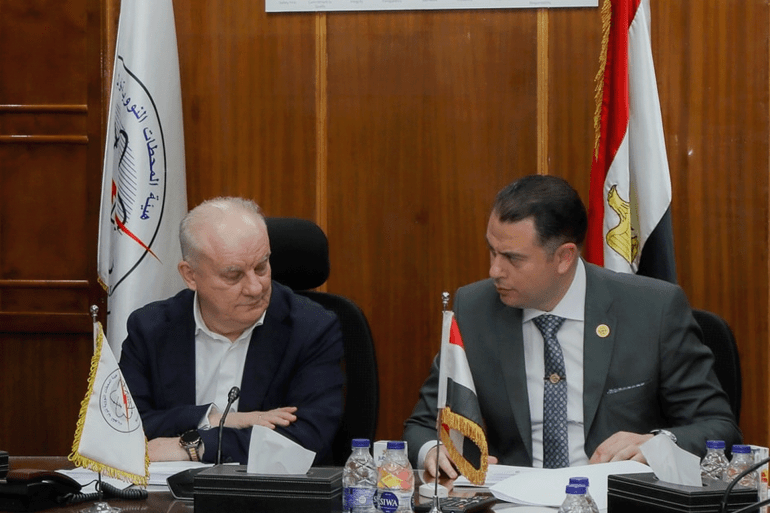 لقاء بين الجانبين المصري والروسي المشرفين على مشروع محطة الضبعة النووية، في مايو/آيار الماضي المصدر: حساب هيئة المحطات النووية لتوليد الكهرباء المصرية على منصة فيسبوك الرابط: https://www.facebook.com/share/p/16uzw8v8uU/ رئيس هيئة المحطات النووية ورئيس "آتوم ستروي إكسبورت" يبحثان مستجدات مشروع الضبعة عقد الدكتور شريف حلمي، رئيس مجلس إدارة هيئة المحطات النووية لتوليد الكهرباء المالك والمشغل لمشروع محطة الضبعة النووية، والدكتور أندريه بيتروف، رئيس شركة "آتوم ستروي إكسبورت" الروسية المقاول العام لمشروع محطة الضبعة النووية، اجتماعاً هاماً يوم الأربعاء الموافق 14 مايو 2025.