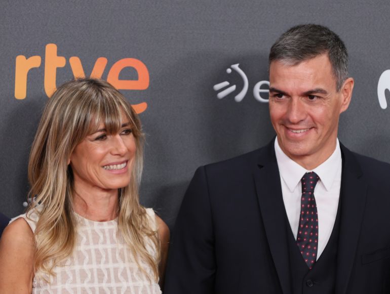 SAN SEBASTIAN, SPAIN - SEPTEMBER 26: Pedro Sánchez and Begoña Gómez attend the "La Habitacion De Al Lado / The Room Next Door" Premiere during the 72nd San Sebastian Film Festival on September 26, 2024 in San Sebastian, Spain. (Photo by JB Lacroix/WireImage)