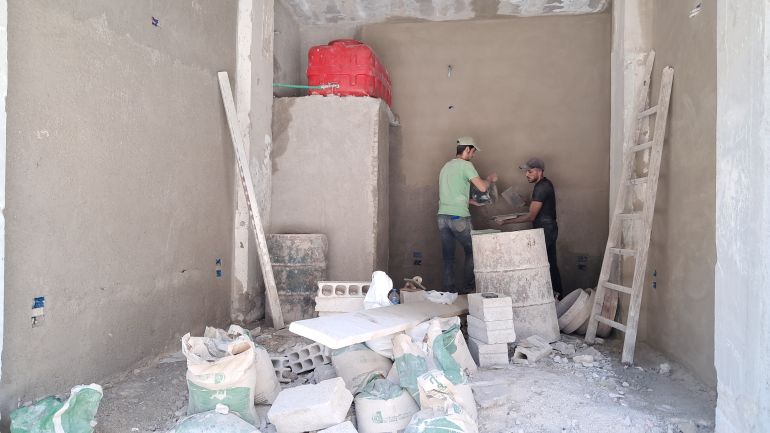 عمليات ترميم منازل في المخيم_ الجزيرة نت (1)
