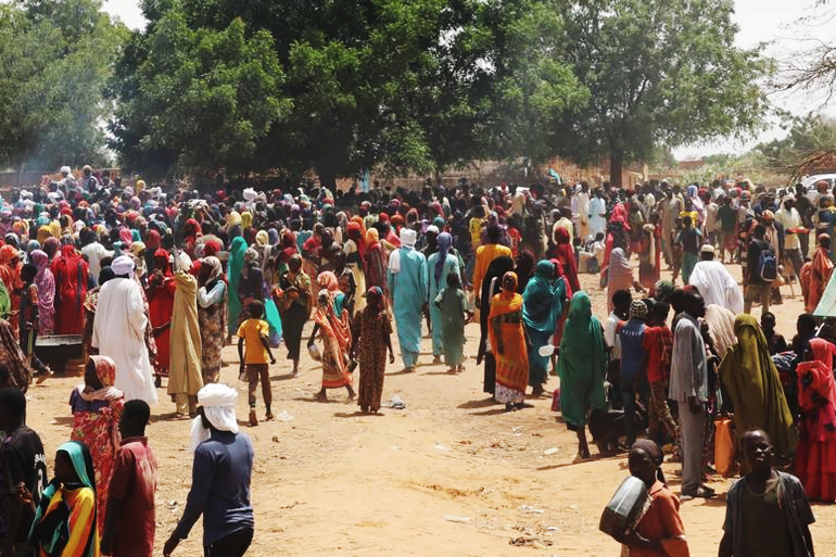 المصدر: موقع الأمم المتحدة لاجئون سودانيون في منطقة أدري الحدودية بين تشاد والسودان. يعد معبر أدرى شريان حياة مهما لمئات الآلاف بأنحاء السودان وخاصة في دارفور أعربت الأمم المتحدة عن قلقها العميق إزاء تدهور الوضع الإنساني في شرق تشاد، في ظل التدفق الهائل للاجئين والعائدين من السودان المجاور، والنقص الحاد في التمويل. https://news.un.org/ar/story/2025/05/1141736