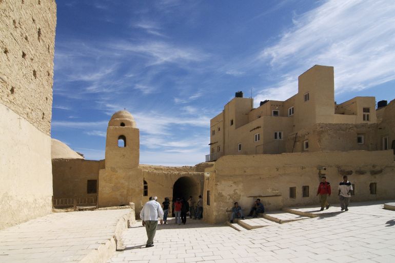 دير أنبا بولا في الصحراء الشرقيةر