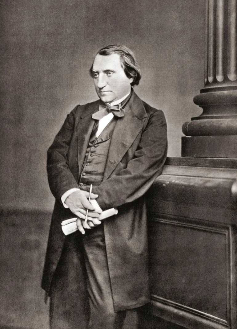 المؤرخ الفرنسي إرنست رينان الذي اشتهر بمعادته للإسلام