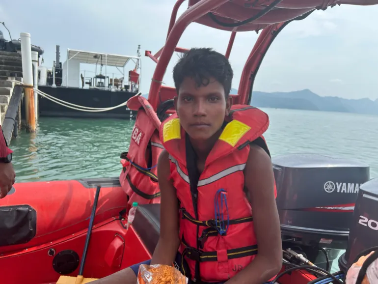 علي شفي آخر ١٤ ناجيا من القارب المنكوب كتبت له حياة جديدة