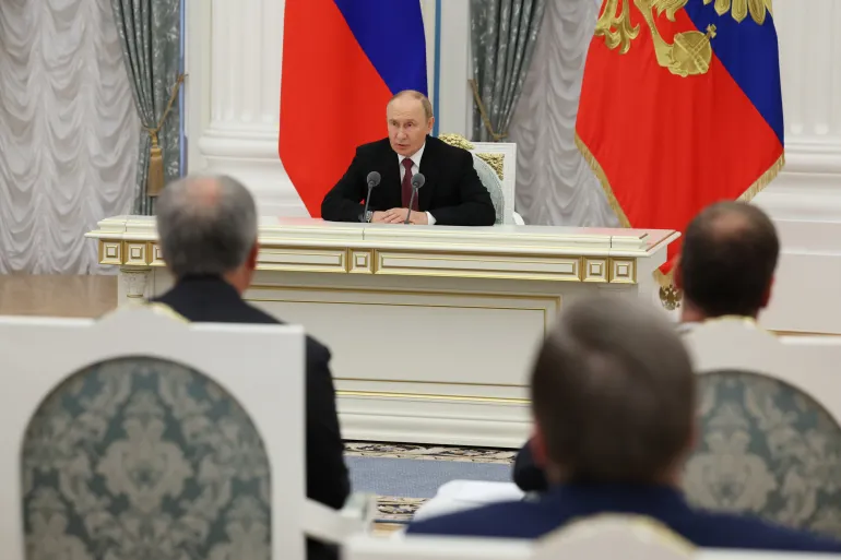 epa12305499 Russian President Vladimir Putin holds a working meeting to discuss the results of the Russia-US summit in Alaska at the Kremlin in Moscow, Russia, 16 August 2025. EPA/VYACHESLAV PROKOFYEV/SPUTNIK/KREMLIN POOL MANDATORY CREDIT