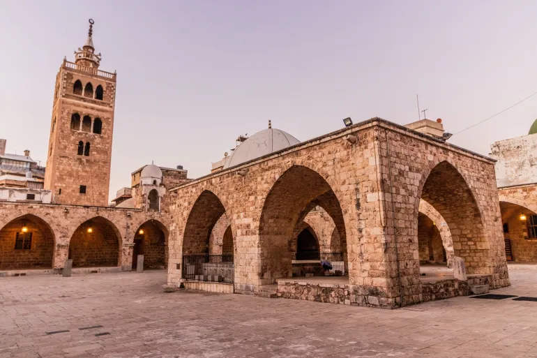 A Mansouri Nagymecset udvara Tripoliban, Libanon
