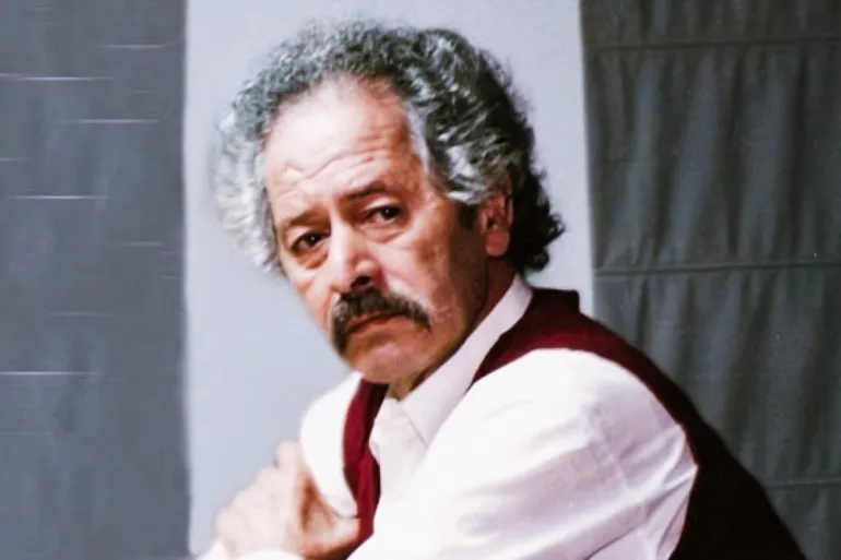 الأديب المغربي الراحل محمد شكري