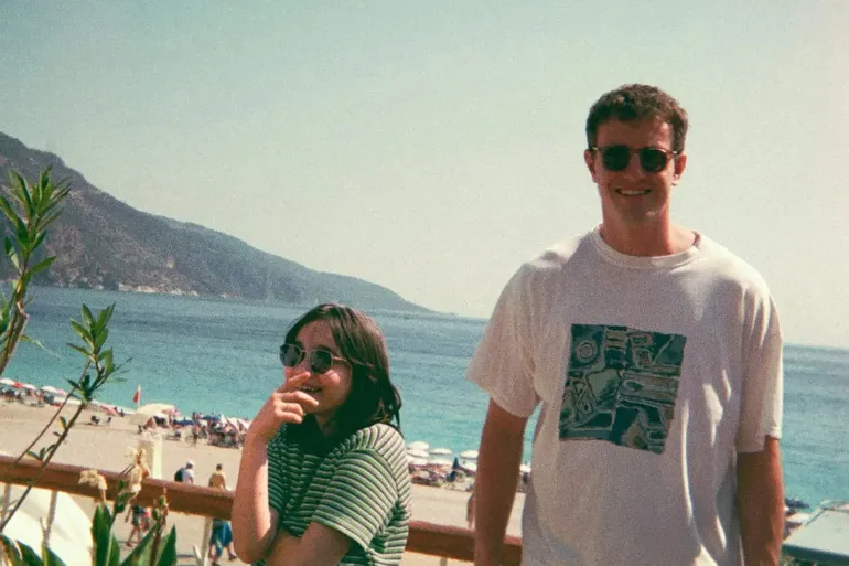 مشهد من فيلم "بعد الشمس" (آي ام دي بي)