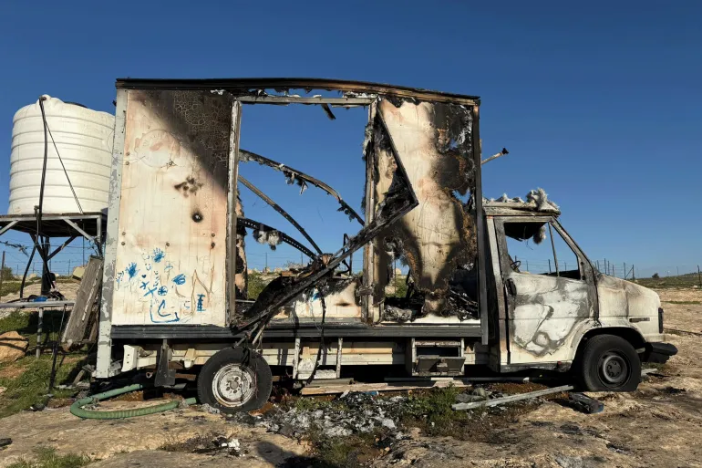 +1+2+3+5فلسطين-الخليل-سوسيا- مستوطنون يحرقون ممتلكات فلسطينية لعدة أسر من عائلة النواجعة - 25 فبراير 2026 (الجزيرة نت)