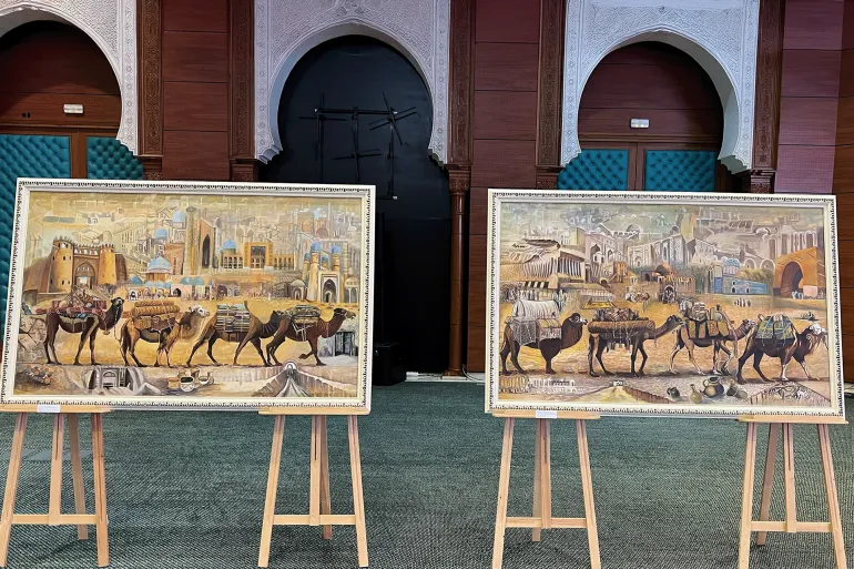 لوحتان تجسدان وصول رحلة الفارابي الى بخارى وسمرقند