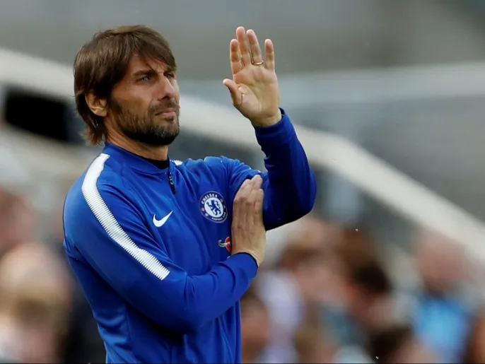 Soccer Football - Premier League - Newcastle United vs Chelsea - St James' Park, Newcastle, Britain - May 13, 2018 Chelsea manager Antonio Conte gestures Action Images via Reuters/Lee Smith EDITORIAL USE ONLY. No use with unauthorized audio, video, data, fixture lists, club/league logos or