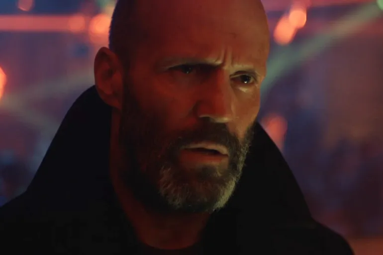 جيسون ستاثام في لقطة من فيلم المأوى (آي ام دي بي)