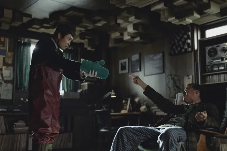 3- لي بيونغ هون ولي سونغ مين في فيلم لا خيار آخر(آي ام دي بي)