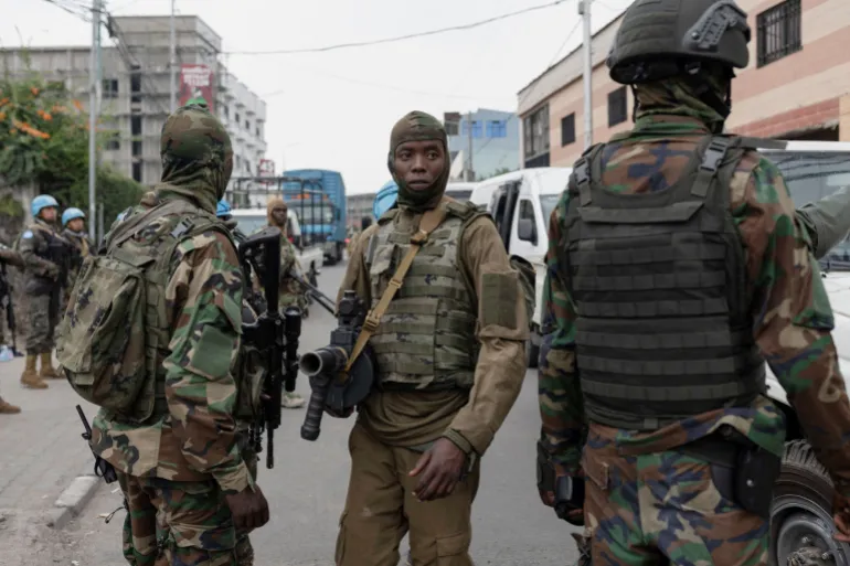 Members of the M23 rebel group supervise the exit of mercenary troops in the streets of Goma amid conflict between them and the Armed Forces of the Democratic Republic of the Congo (FARDC), in Goma, eastern Democratic Republic of the Congo, January 29, 2025. REUTERS/Arlette Bashizi