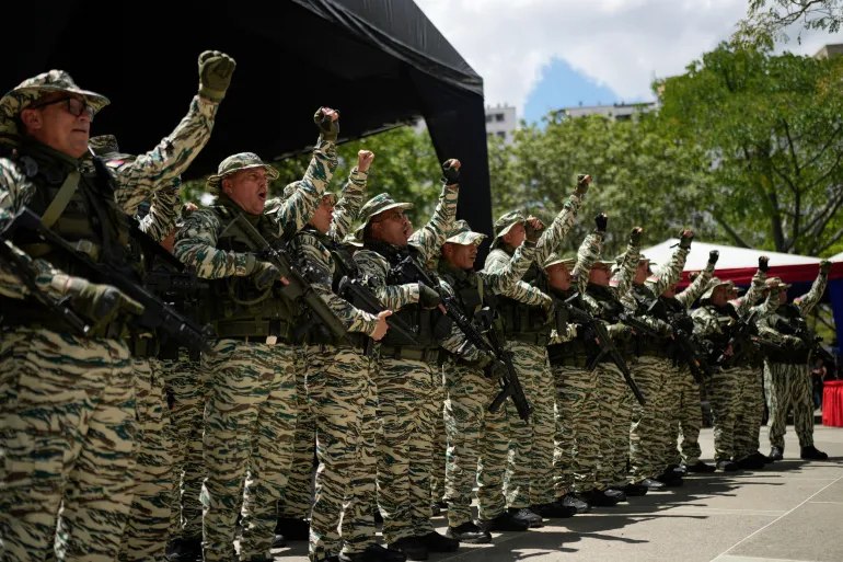 Members of the Bolivarian National Militia cheer in unison during military exercises in Caracas, Venezuela, Saturday, Sept. 20, 2025. (AP Photo/Ariana Cubillos)
