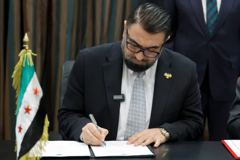 epa12708421 Syrian Justice Minister of the caretaker government Mazhar Al Wais signs a historic judicial agreement at the Government Palace in Beirut, Lebanon, 06 February 2026. Lebanon and Syria signed a historic judicial agreement allowing convicted inmates to be transferred from the country where their sentence was issued to their country of nationality. This marks a significant step in judicial cooperation between the two neighbors. The agreement applies to hundreds of Syrian detainees currently held in Lebanese prisons, with the initial implementation set to transfer approximately 300 Syrian prisoners to Syria. EPA/WAEL HAMZEH