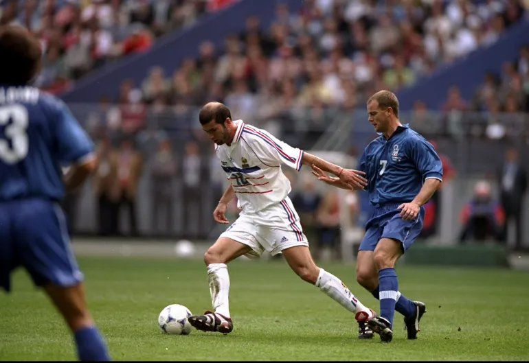 3 Jun 1998: Zinedine Zidane of France fends off Italian player Gianluca Pessotto in the match between France v Italy in the 1998 World Cup played in St. Denis, France Mandatory Credit: Doug Pensinger /Allsport