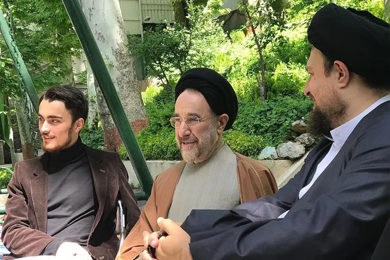 من اليمين، حسن الخميني، محمد خاتمي، أحمد الخميني المصدر: حساب أحمد الخميني على إنستغرام