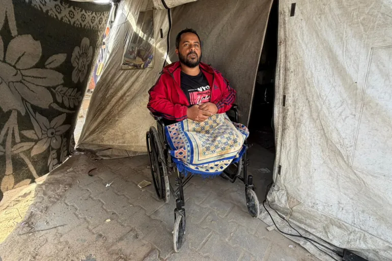 أحمد أبو عرمانه مبتور القدمين يطالب بدعم إنساني يضمن له ولأمثاله حياة كريمة