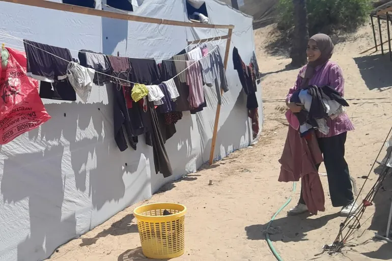 العفيفي_ حين يُستبدل البيت بالخيمة، تصبح الحياة اليومية فعلًا من أفعال الصمود (الجزيرة)