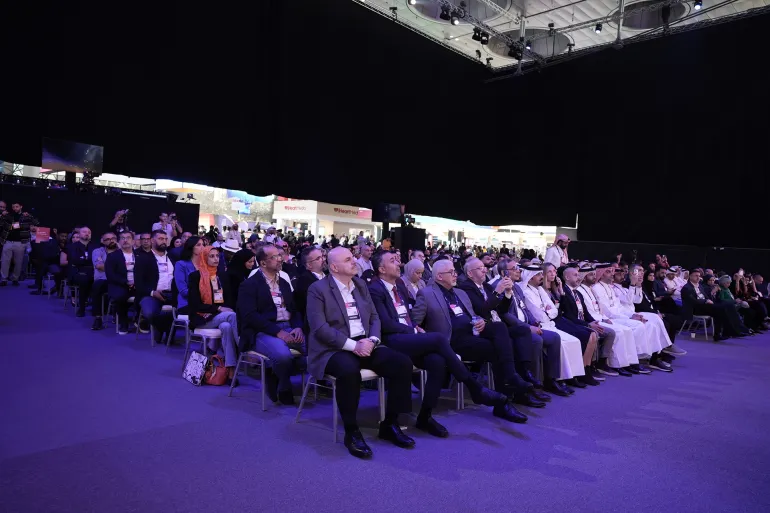 الحضور أثناء إلقاء كلمة المدير العام للجزيرة