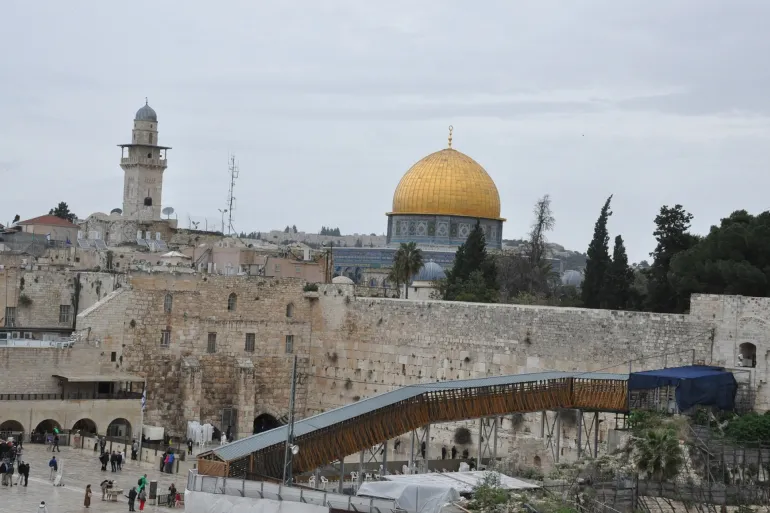 جسر اباب المغاربة عبر تتم اقتحامات المستوطنين للأقصى.. “قانون ساحة البراق”... مرجعية حاخامية جديدة للمقدسات.
