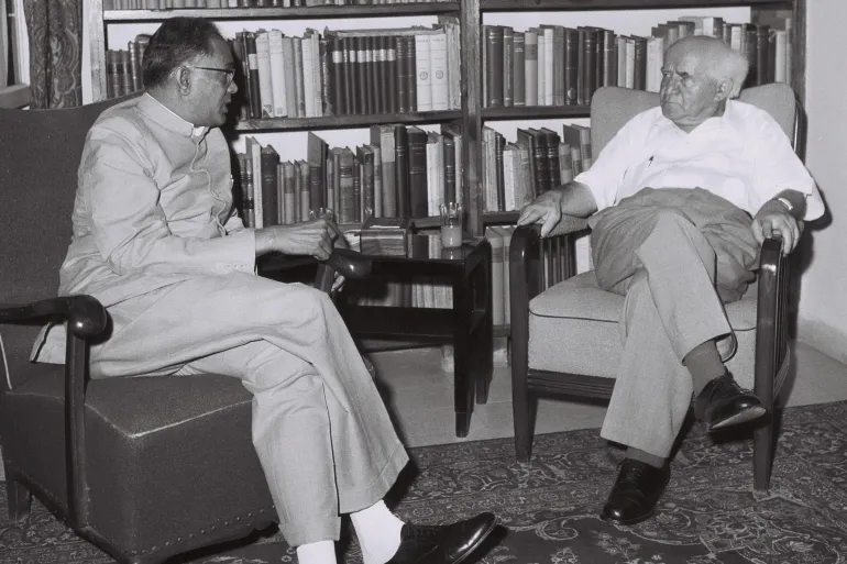 جايابراكاش نارايان مع رئيس الوزراء الإسرائيلي ديفيد بن غوريون في تل أبيب، ١٩٥٨ @اعلام الحكومي الاسرائيلي - Photography dept. Government Press Office