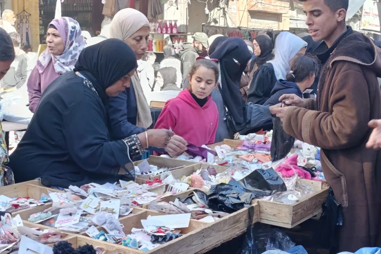 أطفال غزة يستقبلون عيد الفطر بألعاب من خُردة