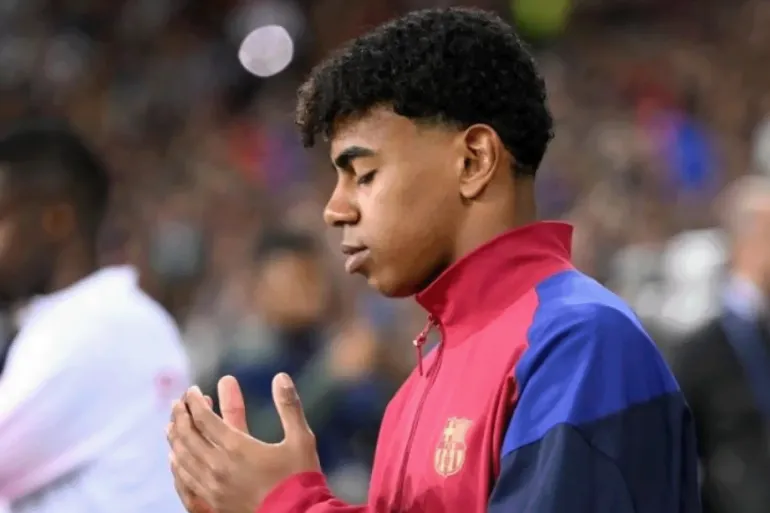 المصدر: حسابه على إكس https://x.com/AccessYamal/status/2023850624300007732 أمين جمال وتلاوة الفاتحة