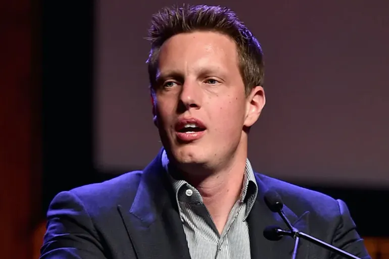 ديفيد إليسون الذي قاد باراماونت للفوز بالصفقة (آي ام دي بي)