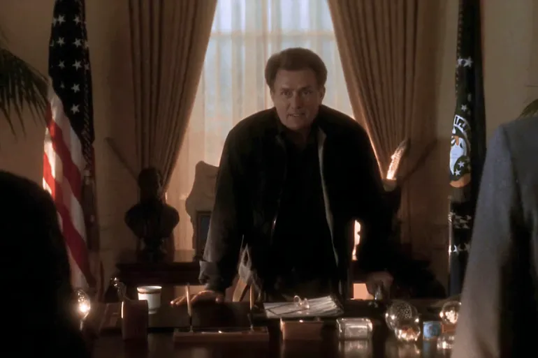 _مشهد من مسلسل الجناح الغربي (آي ام دي بي)4