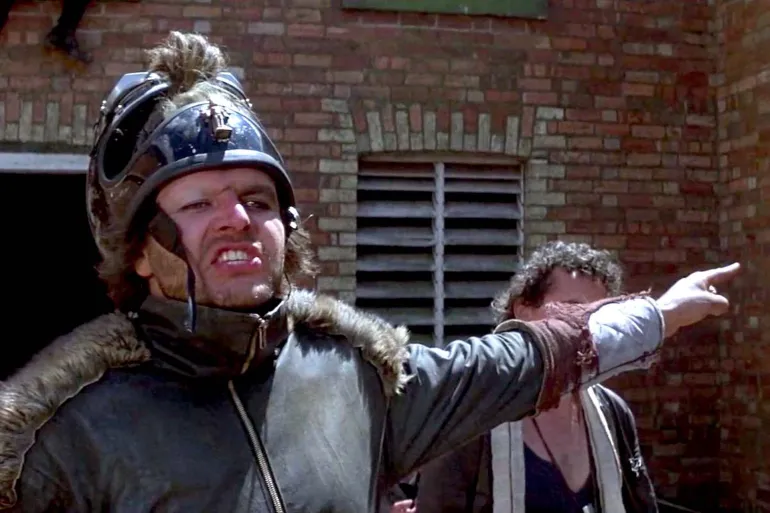 مشهد من فيلم ماد ماكس(أى ام دي بي)