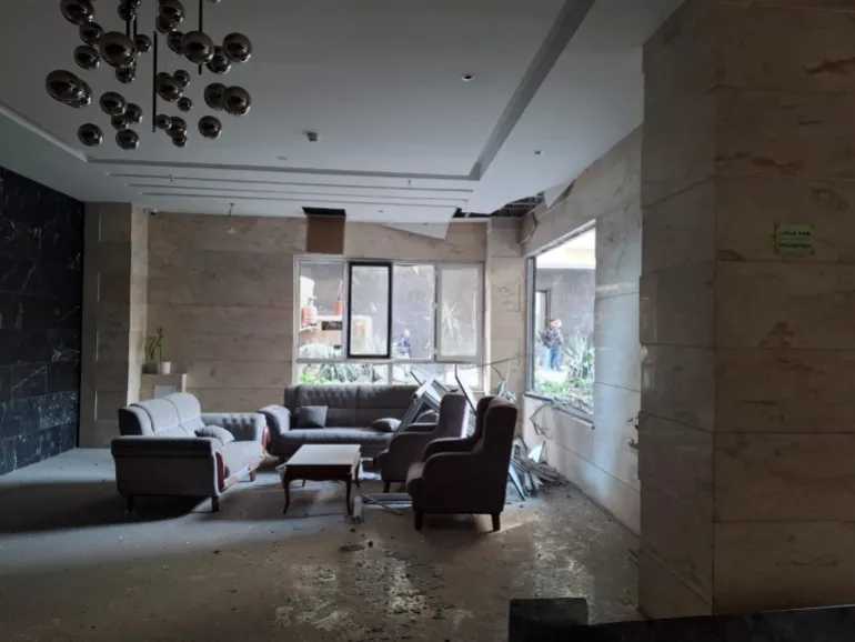 البشير السوداني الجزيرة: جانب من الدمار الذي طال مقر إقامة مراسل الجزيرة نت في طهران المصدر الجزيرة