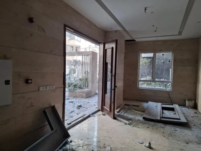 البشير السوداني الجزيرة: جانب من الدمار الذي طال مقر إقامة مراسل الجزيرة نت في طهران المصدر الجزيرة