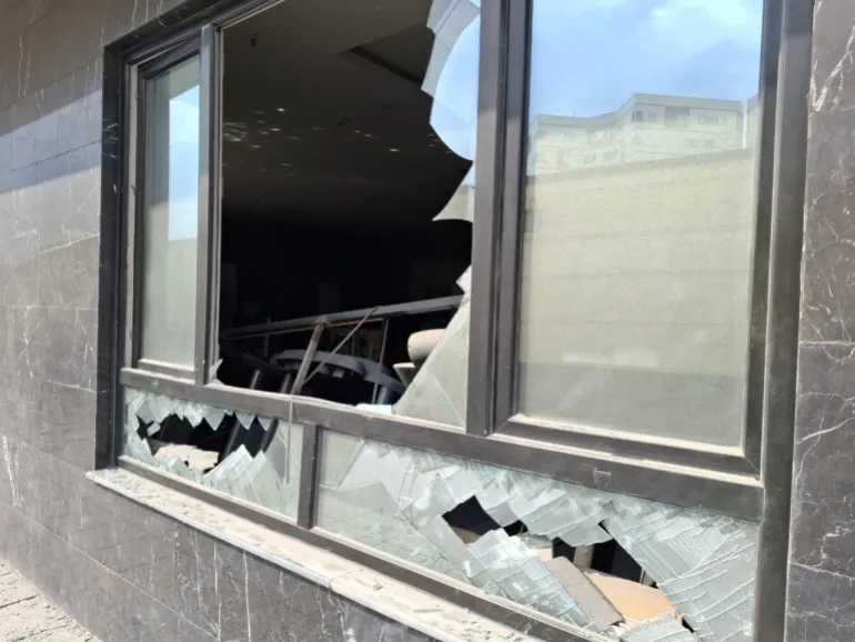 البشير السوداني الجزيرة: جانب من الدمار الذي طال مقر إقامة مراسل الجزيرة نت في طهران المصدر الجزيرة