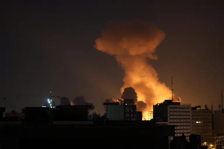 epaselect epa12798289 Smoke rises after an airstrike in central Tehran, Iran, 06 March 2026. A joint Israeli and US military operation continues to target multiple locations across Iran since the early hours of 28 February 2026. EPA/ABEDIN TAHERKENAREH