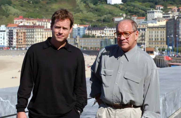 SAN SEBASTIAN, SPAIN - SEPTEMBER 26: (L-R) Actor Greg Kinnear and director Paul Schrader attend the photo shoot for their new movie "Auto Focus" during the San Sebastian International Film Festival at Kursaal Palace September 26, 2002 in San Sebastian, Spain. (Photo by Carlos Alvarez/Getty Images)
