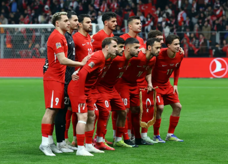 Soccer Football - Nations League - Play-offs - First Leg - Turkey v Hungary - RAMS Park, Istanbul, Turkey - March 20, 2025 Turkey players pose for a team group photo before the match REUTERS/Murad Sezer